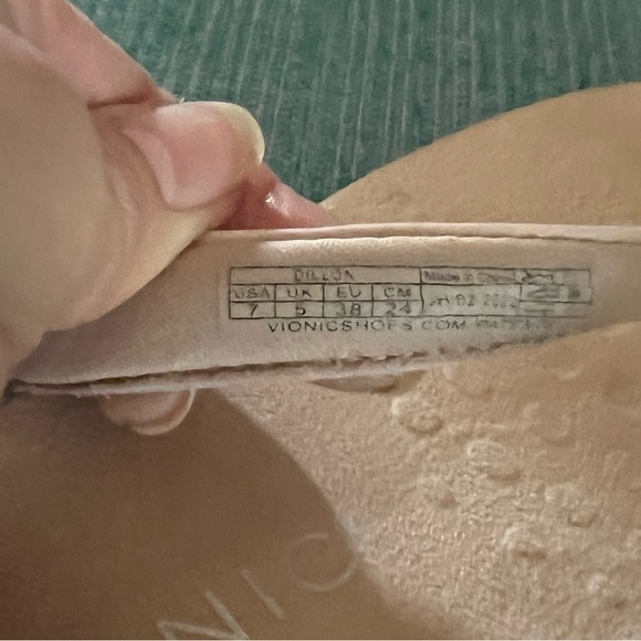 🩴 Vionic Dillon Pink Patent Flip Flops 🩴 - Picture 8 of 10